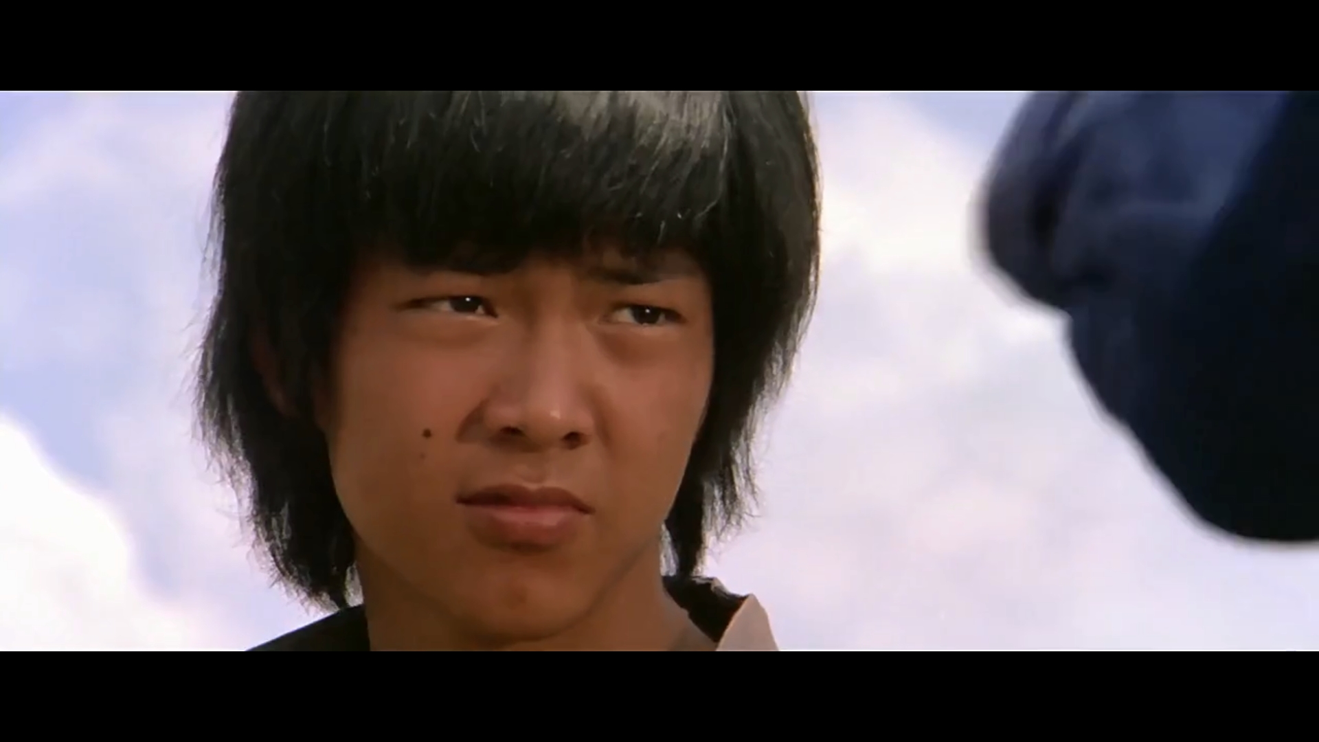 yuen biao in master with cracked fingers