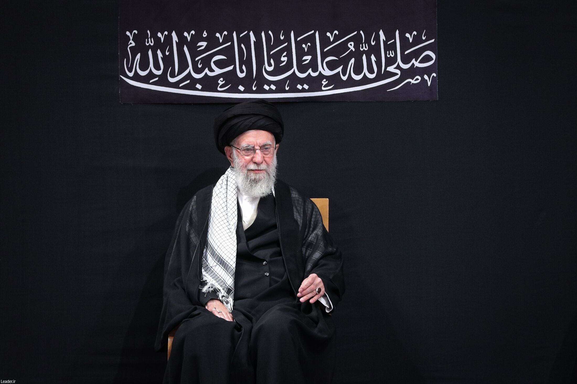 مراسم عزادارای شب عاشورا با حضور رهبر انقلاب اسلامی